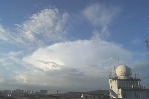 <a href='http://www.jshuachen.com/' target='_blank'><u>气象科普馆</u></a>常见展示天气-->砧状云